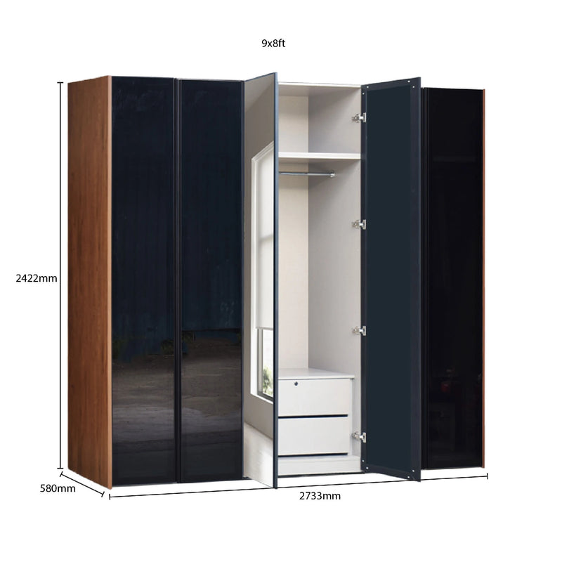 Closet with dimensions labeled on a white background